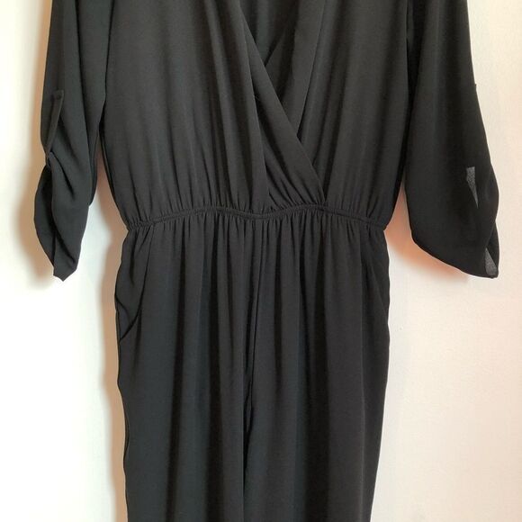 Astr The Label Silky V Neck Roll Sleeve Cinched Waist Jumpsuit Black - Picture 5 of 13